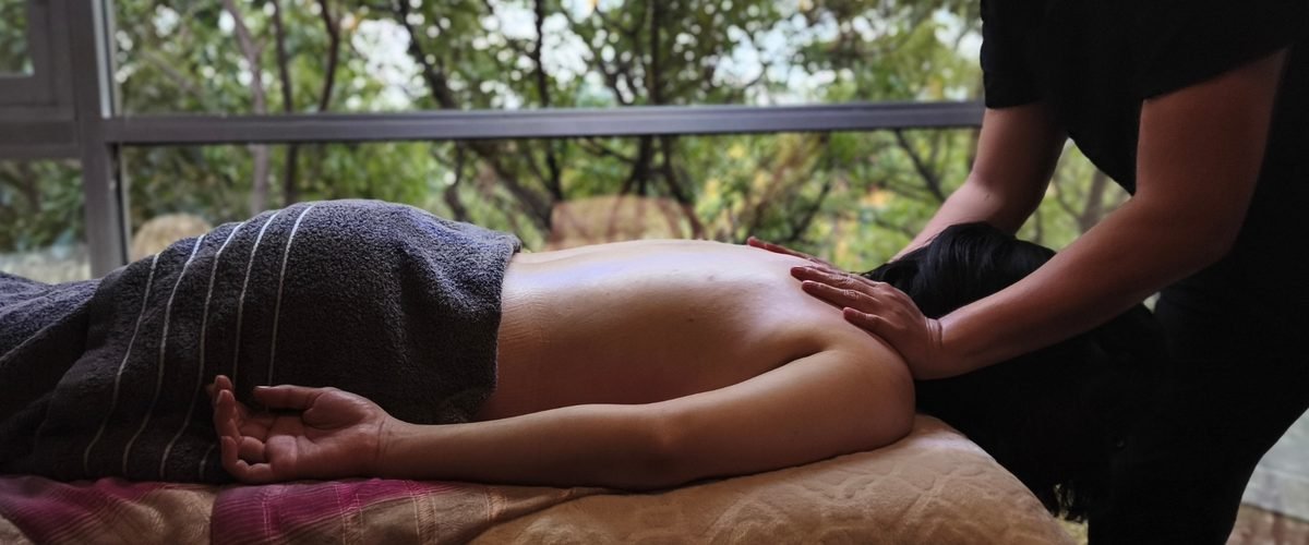 Masaje relajante cuerpo completo en Nemiia Spa Condesa CDMX